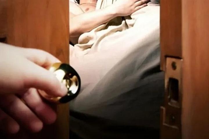 Həmkəndlisinin arvadı ilə tutulan kişi həbs olundu - 