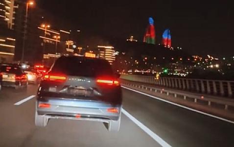 Nömrəni söküb avtobus zolağına girən sürücü 