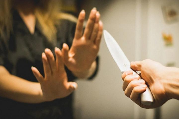 Şəmkirdə 35 yaşlı qadın BIÇAQLANDI - 