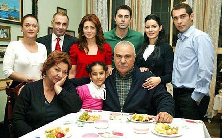 "Yaprak dökümü"ndəki ev xarabalığa çevrildi - 