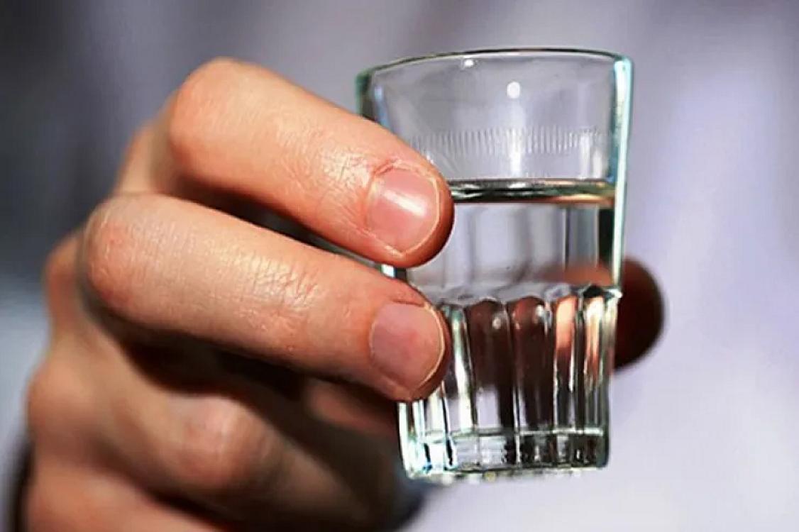 Azərbaycanda ata araq almayan oğlunun 