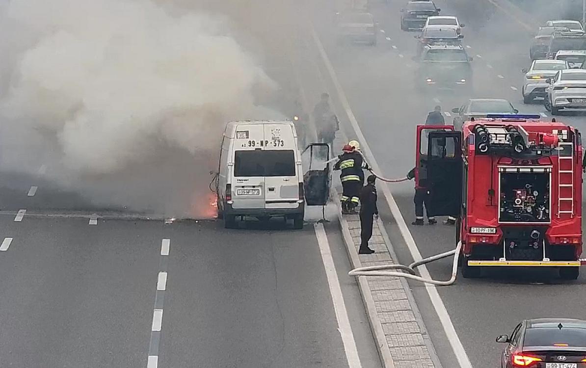 Heydər Əliyev prospektində maşın yandı - 