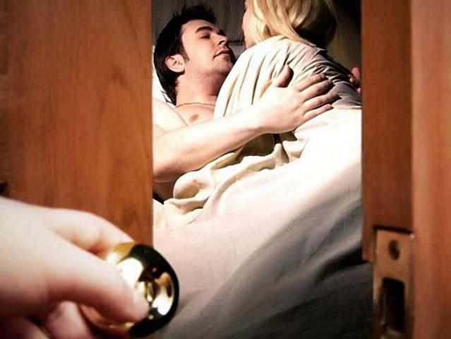 Həmkəndlisini arvadı ilə... - 