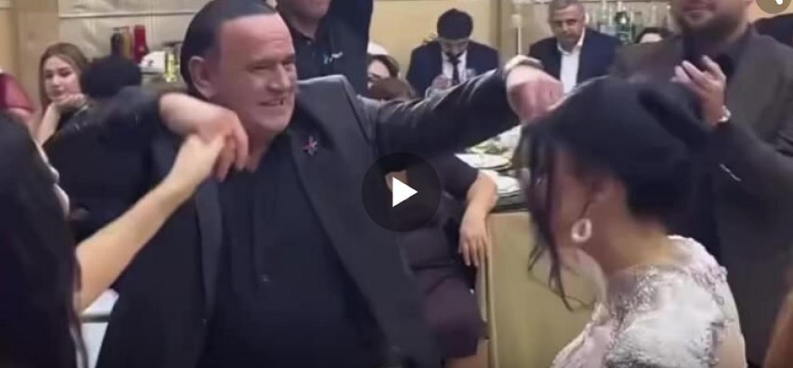 Tacirin gəlini ilə rəqsi DİQQƏT ÇƏKDİ - 