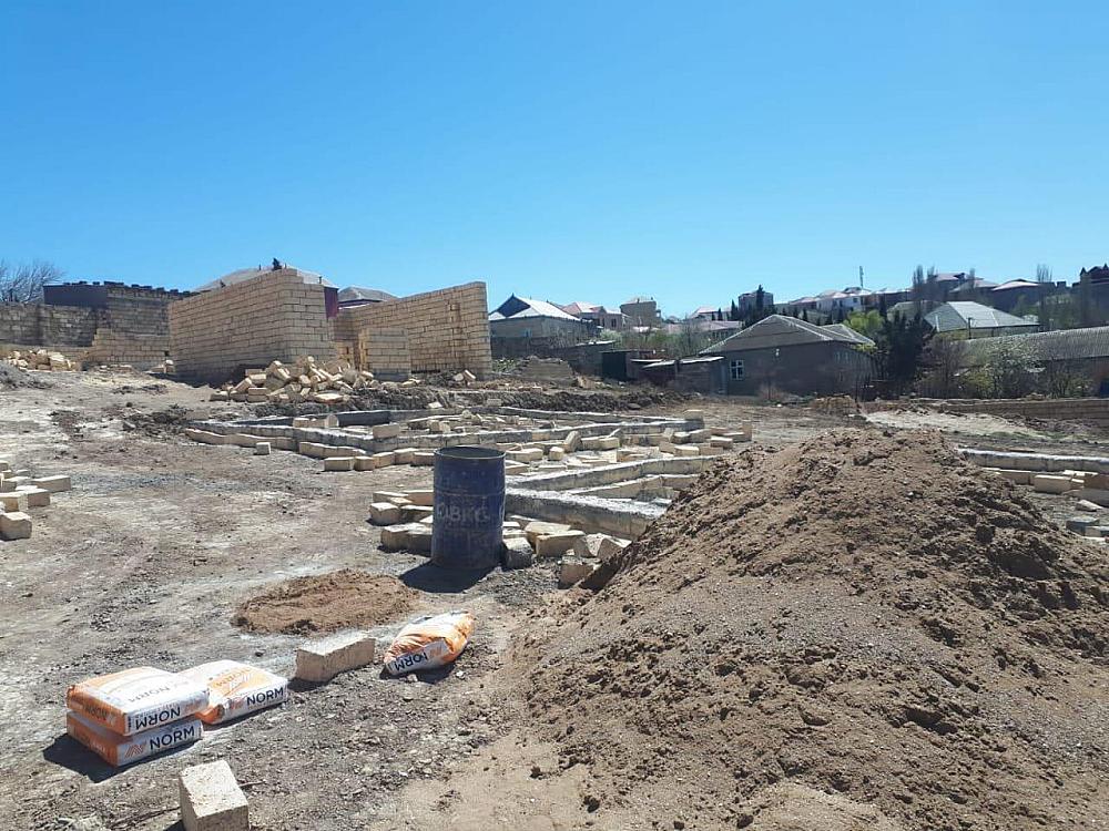 Masazırda göllər qurudularaq ev tikilir - 