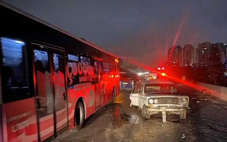 Nasaz avtomobil zəncirvari qəzaya səbəb oldu - 