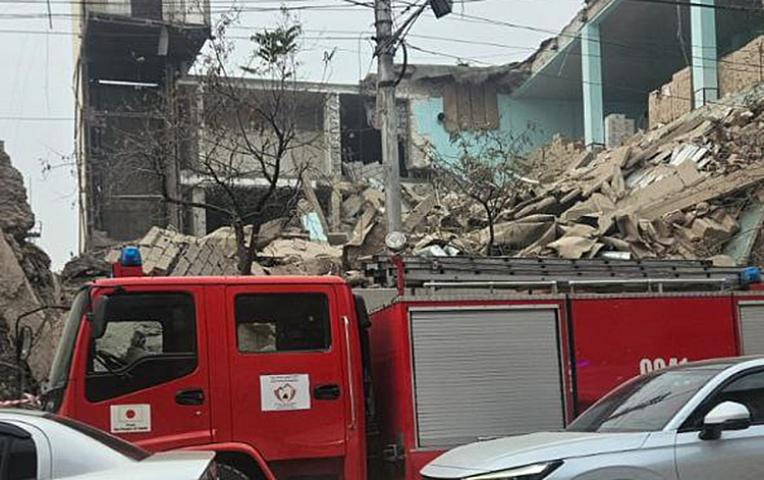 İrəvanda bina çökdü, yaralı var - 