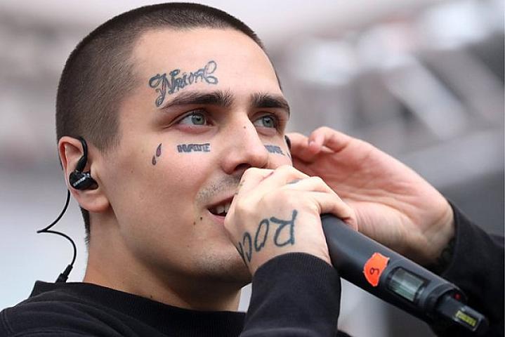 Məşhur repçiyə qarşı 