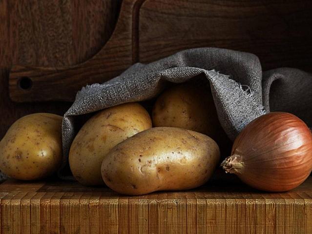 Soğanla kartofu eyni yerdə saxlamayın - 
