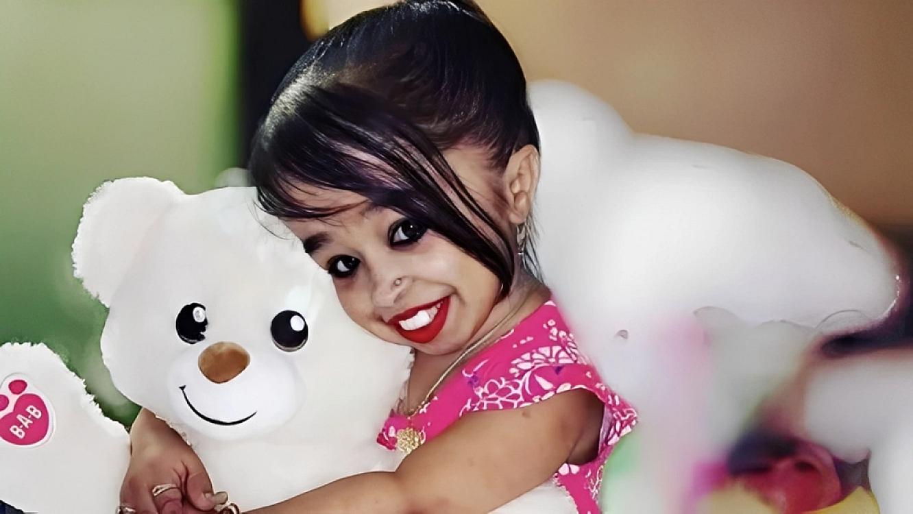 Boyu 62 sm, çəkisi 5 kiloqram olan "dünyanın ən kiçik qadını" - 