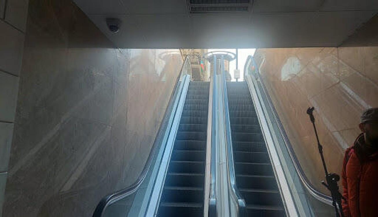 Qırılan eskalatorda xəsarət alanların vəziyyəti 