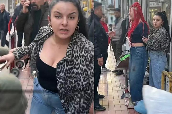 Bıçaqla dəhşət saçan iki bacı jurnalistlərə də hücum etdi - 