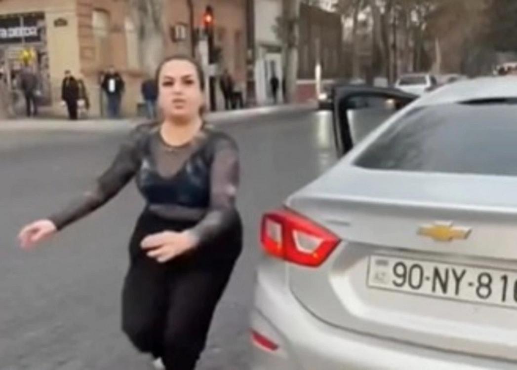 Gəncədə qadın sürücü kuryerə hücum etdi, polis hərəkətə keçdi - 