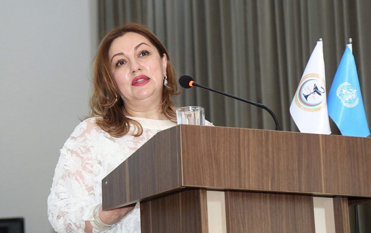 Bu həkimlər işləyə bilmək üçün rüşvət verib - 