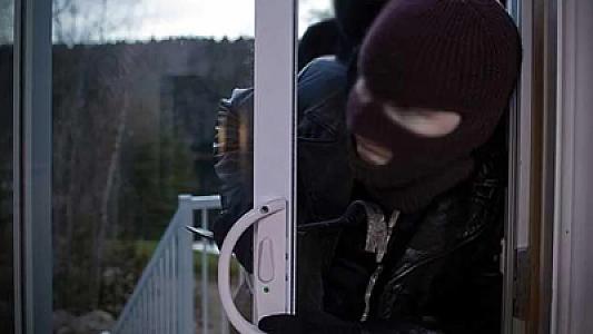 Nazirin evi qarət olundu - 