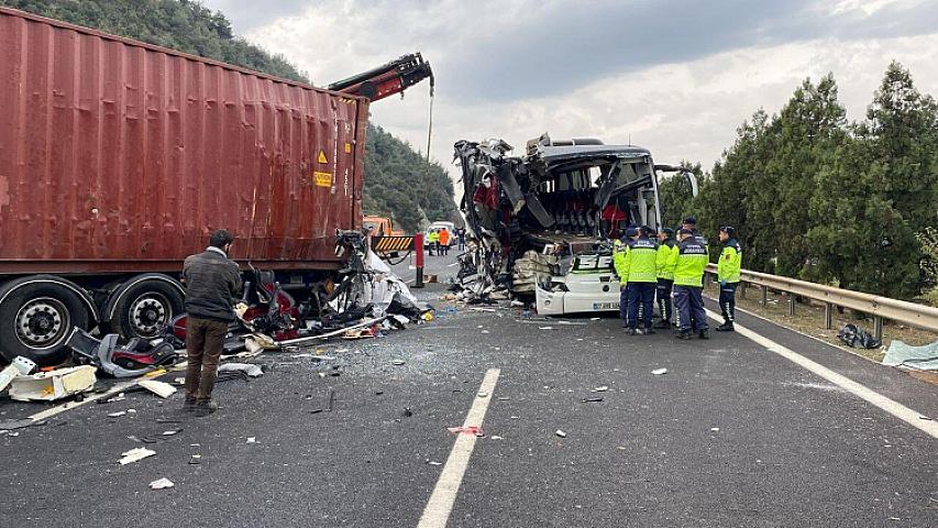 Türkiyədə avtobusla yük maşını toqquşdu - 