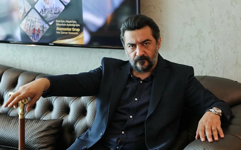 Türkiyəli məşhur aktyor avtomobil qəzasına düşdü