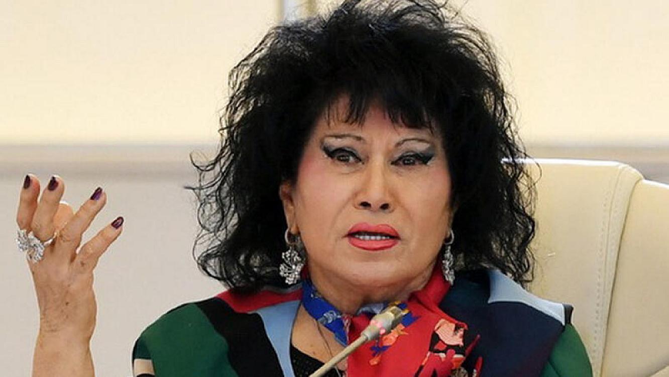 88 yaşlı Zeynəb Xanlarova səhnəyə çıxır -