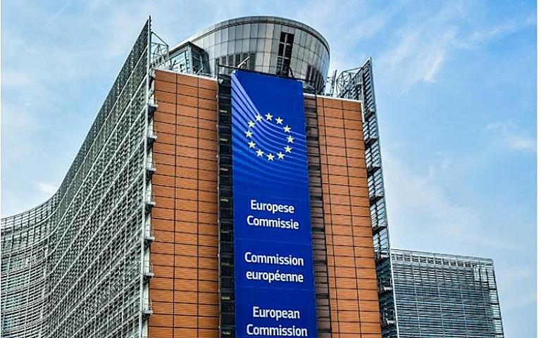 "X" Avropa Komissiyasının reklam hesabını sildi