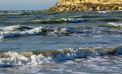 Xəzər dənizindən qum-çınqıl oğurlayanlar 