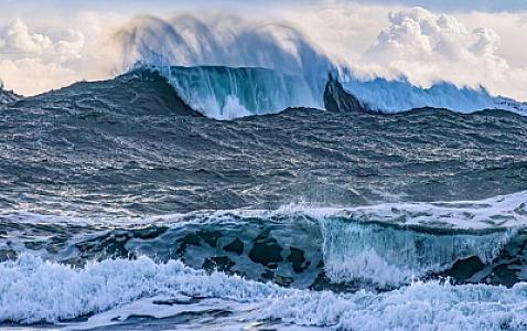 Yaponiyada sunami oldu - 