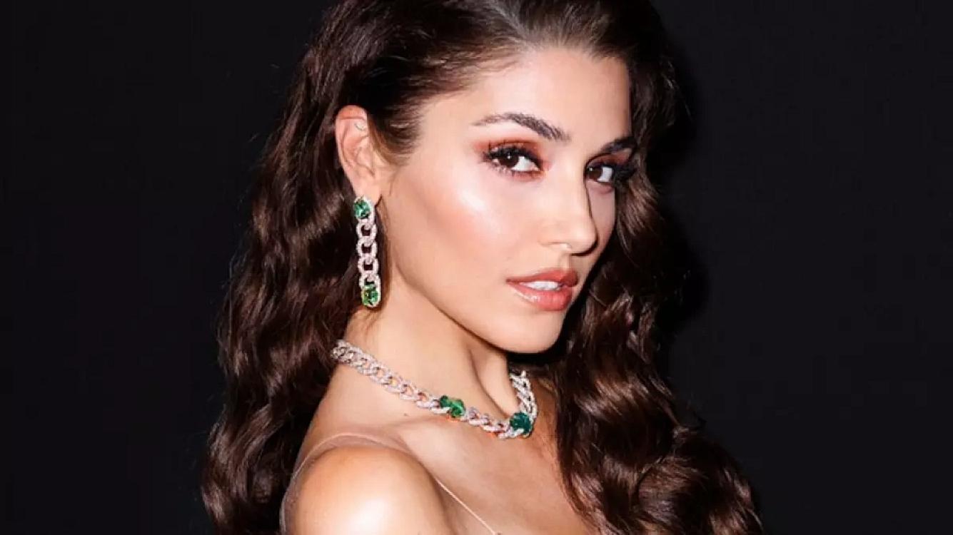 Hande Erçel dünyanın 10 ən gözəl qadınından