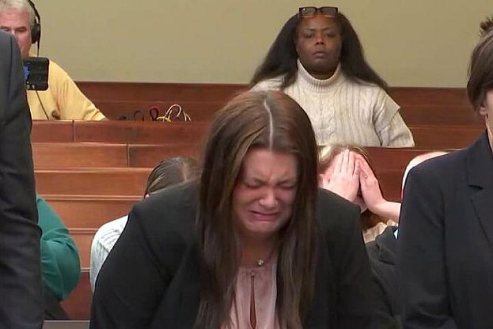 Gözəllik kraliçası sevgilisinin 