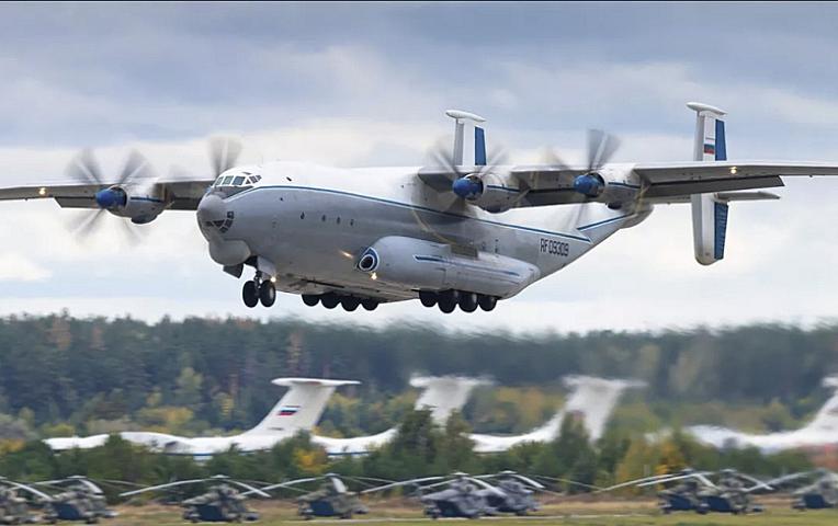 Rusiyada 7 ekipaj üzvü olan təyyarə