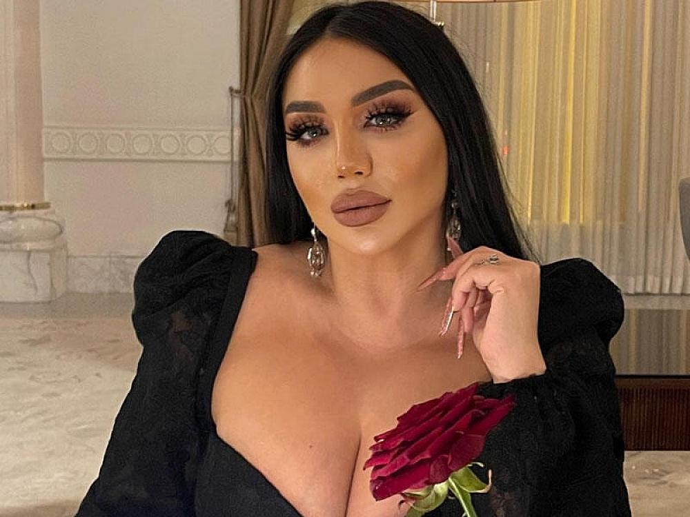 Oğluna aldığı bahalı hədiyyələri nümayiş etdirdi - 