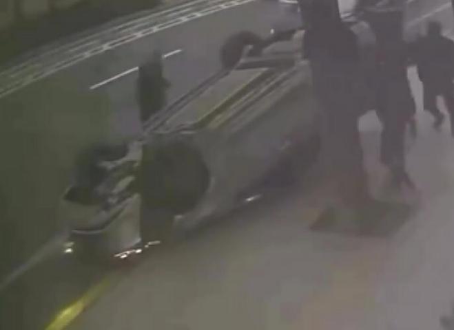 "İçərişəhər” yaxınlığında ağır qəza - maşın aşdı - 