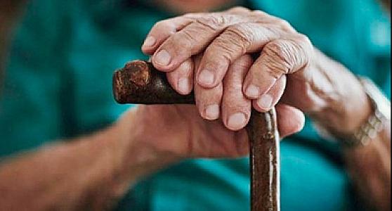 107 yaşlı kişi sirri ilə 