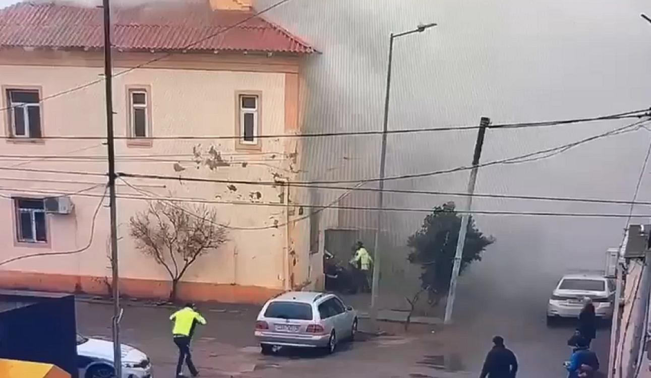 Bakıda yanğında çarəsiz qalan qadının xilasedilmə 