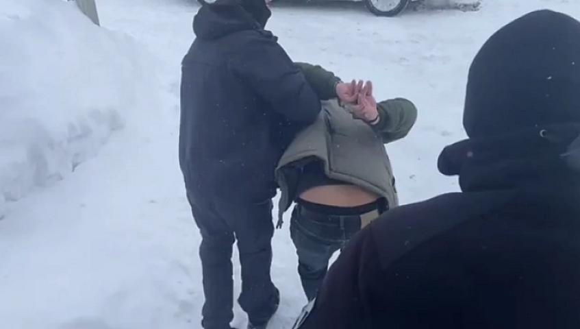 Azərbaycanlı Rusiyada barda videozəng üstündə iki qardaşı BIÇAQLADI - 