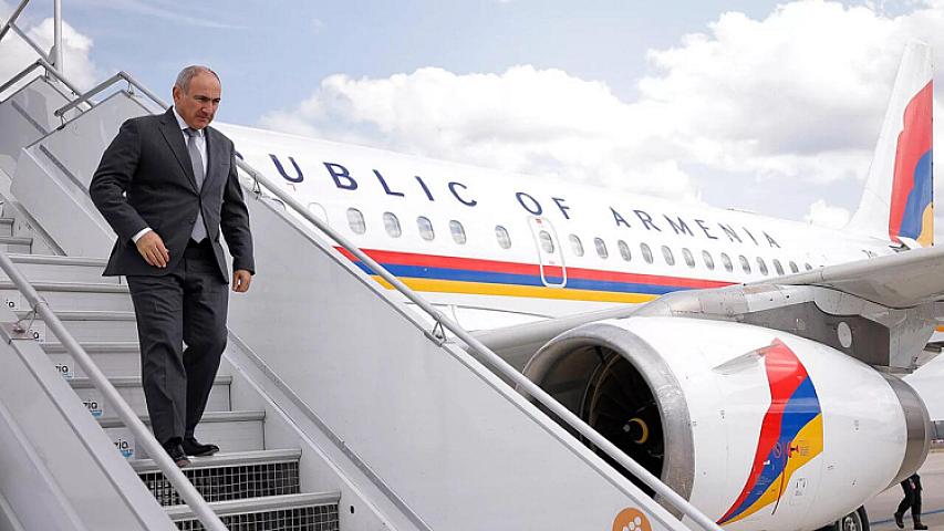 Paşinyanın təyyarəsinə Moskvaya enməyə 