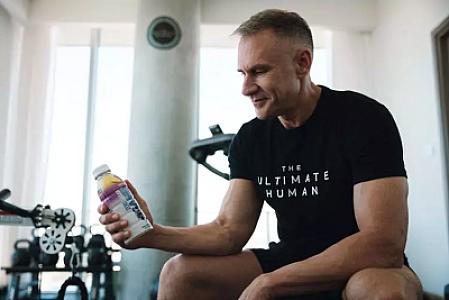 55 yaşında, amma bioloji yaşı 20: 