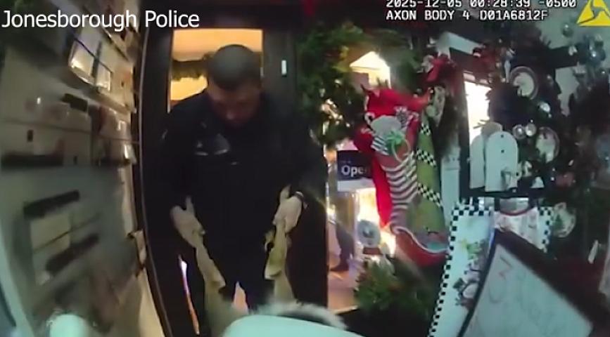 Maral hədiyyə mağazasına girdi – 