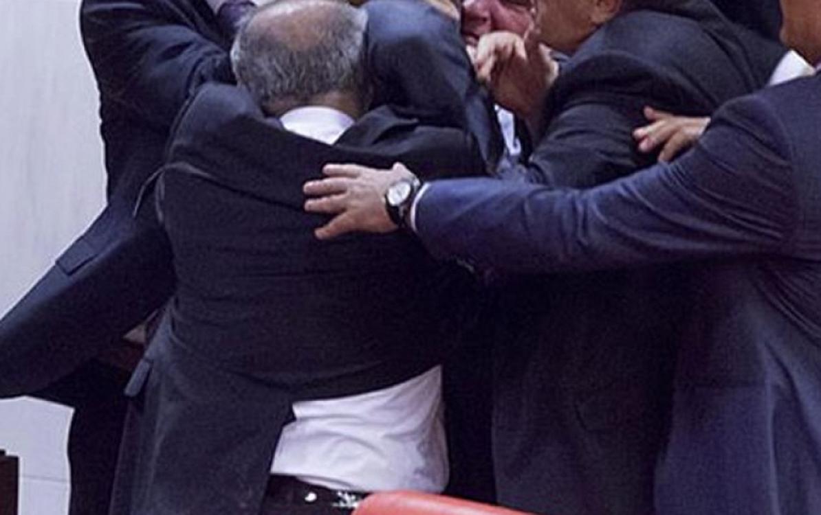 İcra başçısının müavini ilə dalaşan şəxs 