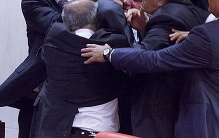 İcra başçısının müavini ilə dalaşan şəxs 