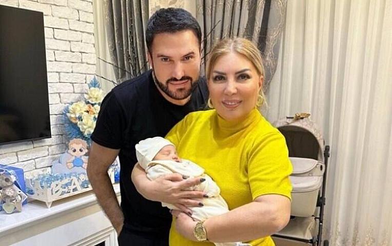 Nadir xanımı və yeni doğulan nəvəsi ilə - 