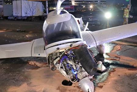 Almaniyada təyyarə insanların olduğu küçəyə eniş edib, 