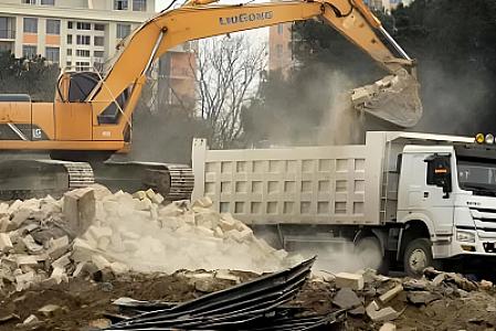 Bakının məşhur universitetində söküntü 