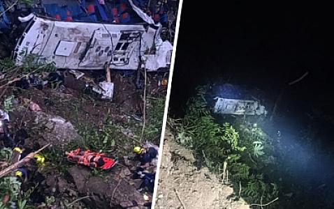 Kolumbiyada məktəb avtobusu dərəyə aşdı - 