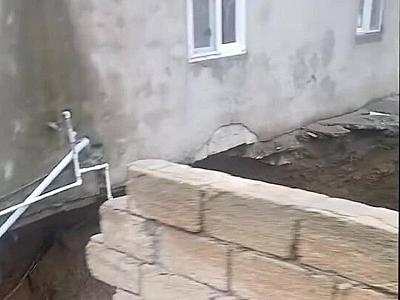 Biləcəridə evin altından "yer qaçdı" - 