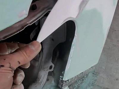 Çin maşınını təmir edən dəmirçi dəhşətə gəldi - Bir barmaqla əyilir - 