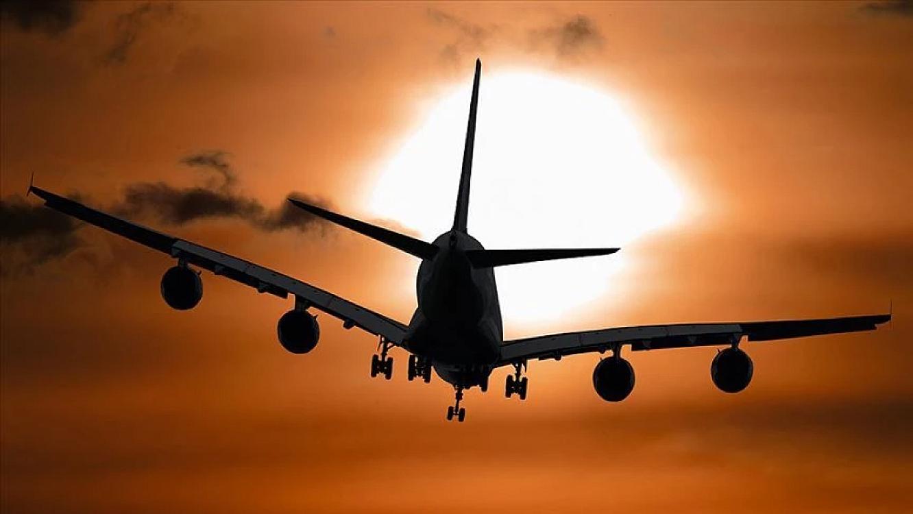 Two planes narrowly escaped collision at the last moment.