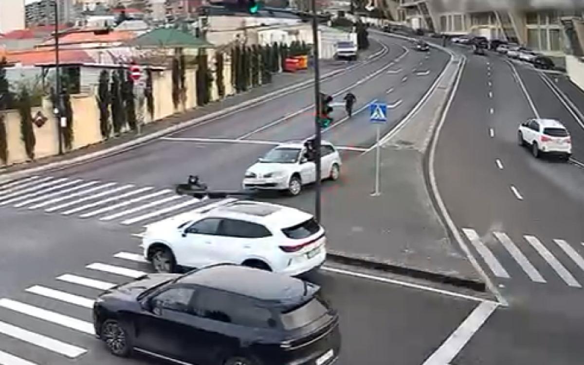 Öz-özünə hərəkət edən avtomobil