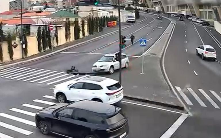 Öz-özünə hərəkət edən avtomobil