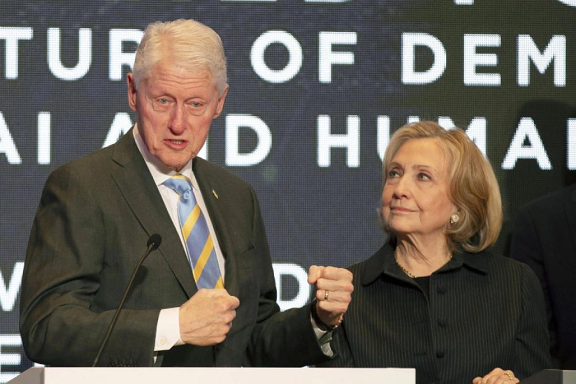 "NYT": Klintonlar məsuliyyətə cəlb oluna bilərlər