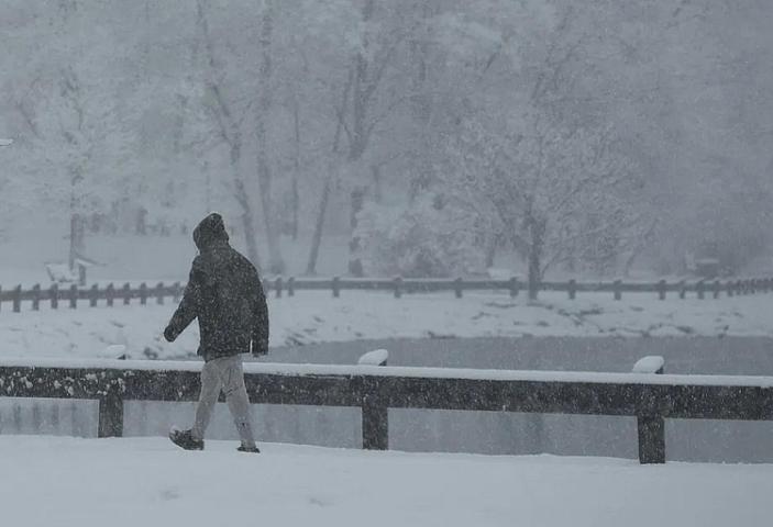 Qazaxıstanda üç nəfər donaraq ölüb