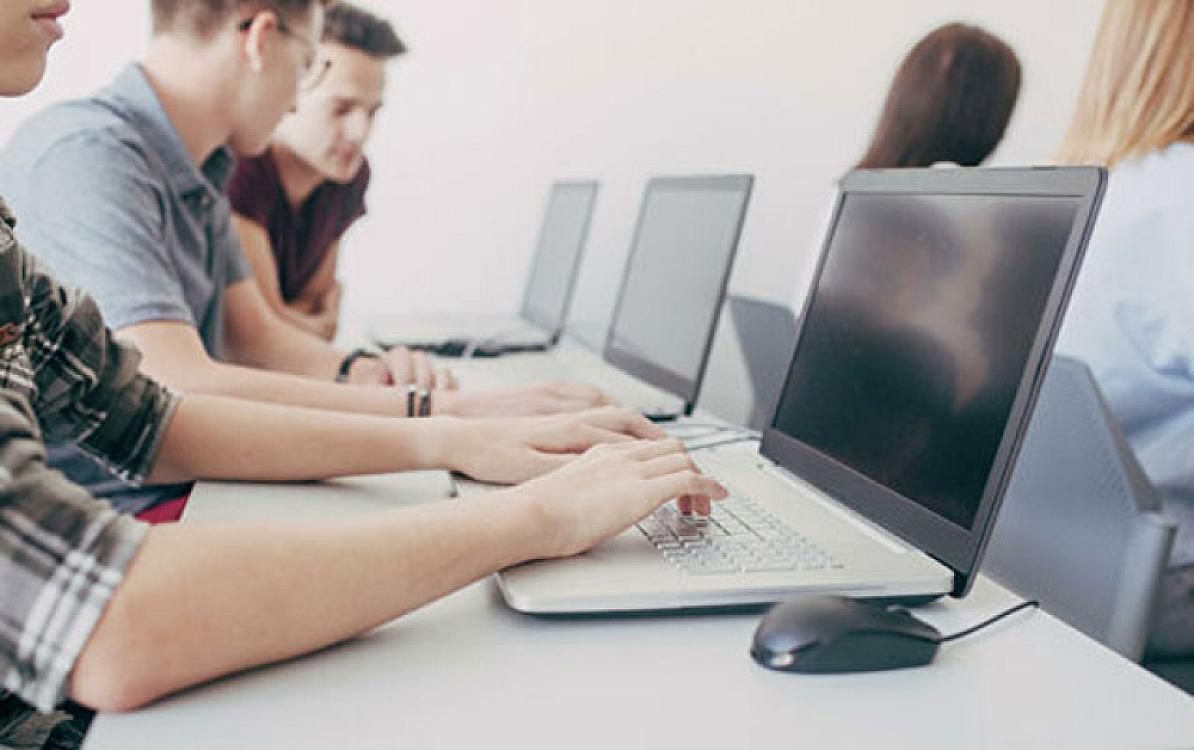 18 yaşadək işçilərlə bağlı 